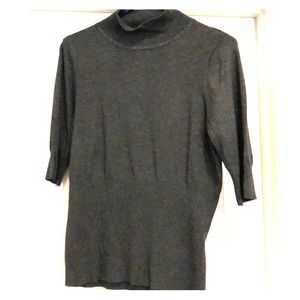 Gray short-sleeved turtle neck